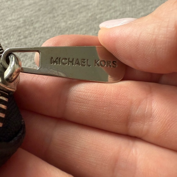 Michael Kors Black and White Wallet - Picture 4 of 4